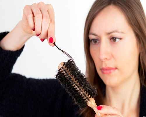 Dấu hiệu nhận biết nhanh bệnh rụng tóc